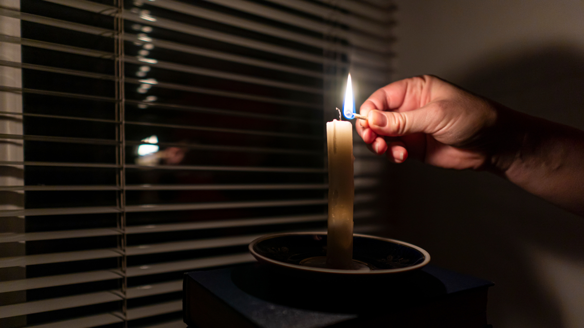 Cortes de luz en Quito registran afectaciones en las rutinas de los capitalinos.
