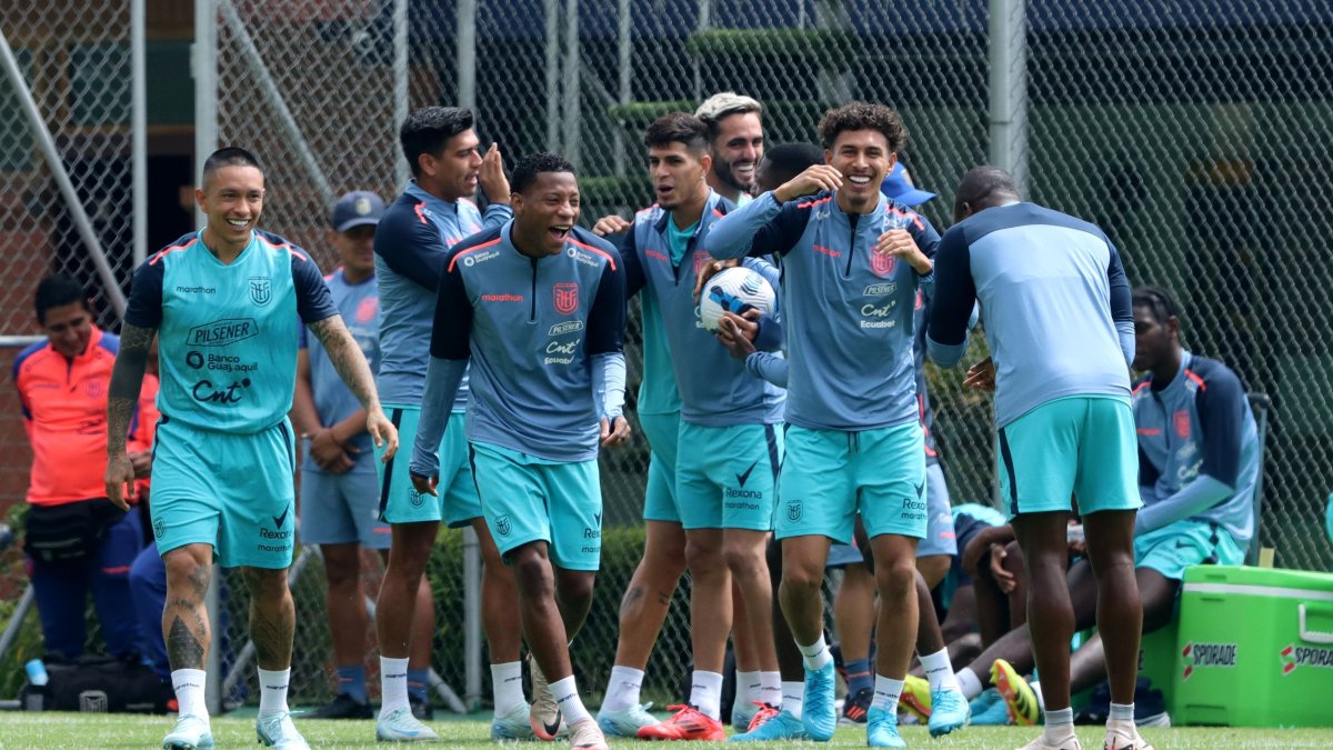 El técnico Sebastián Beccacece ya tendría listo en once inicial para enfrentar a Paraguay.