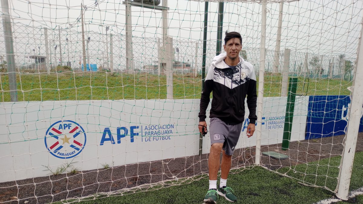 Vera volvió a su país donde ahora dirige la Sub-16 del Club Tacuary.