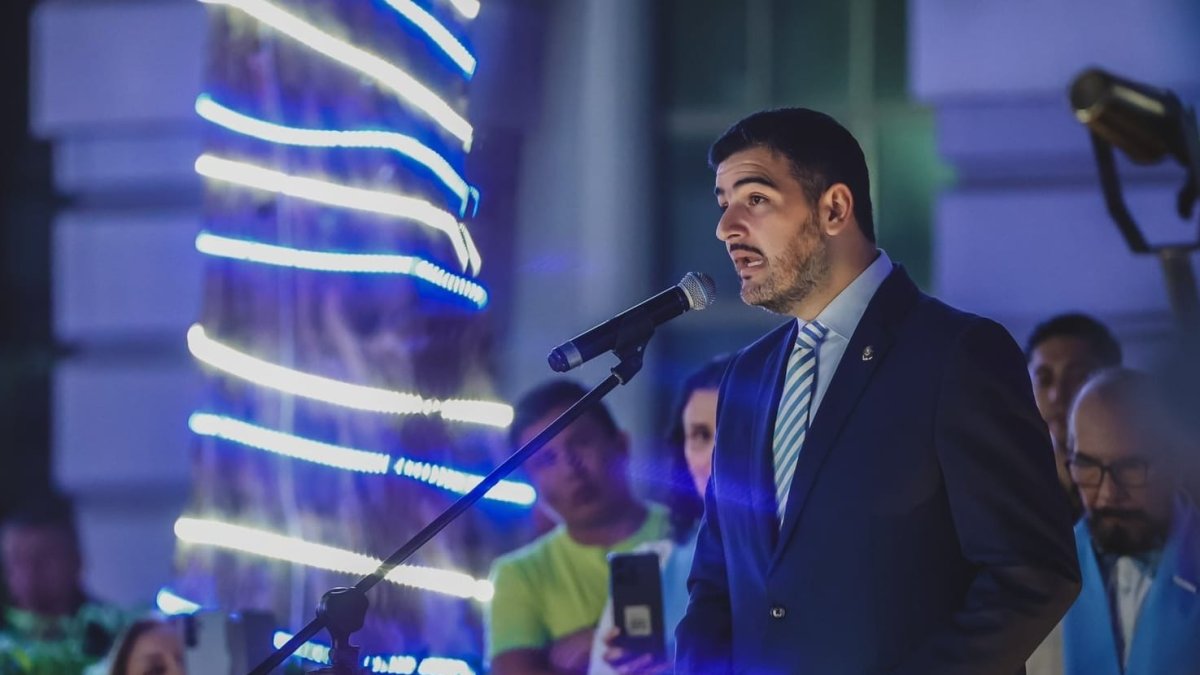 Guayaquil tuvo tres sesiones conmemorativas por sus 204 años de fundación.