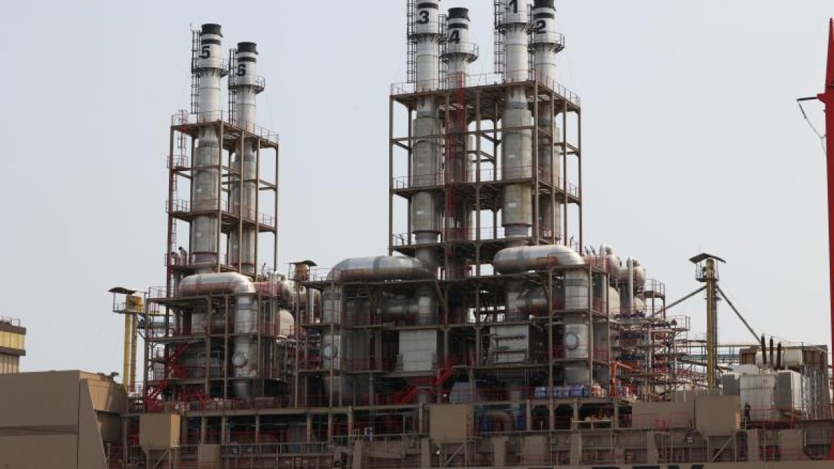 La barcaza turca genera energía para medio millón de hogares, según un informe.