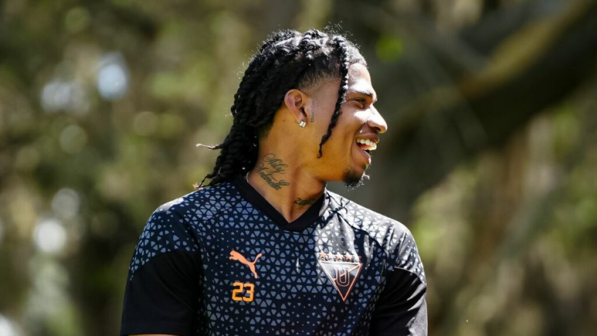 El jugador Marco Angulo en una de las prácticas de Liga de Quito