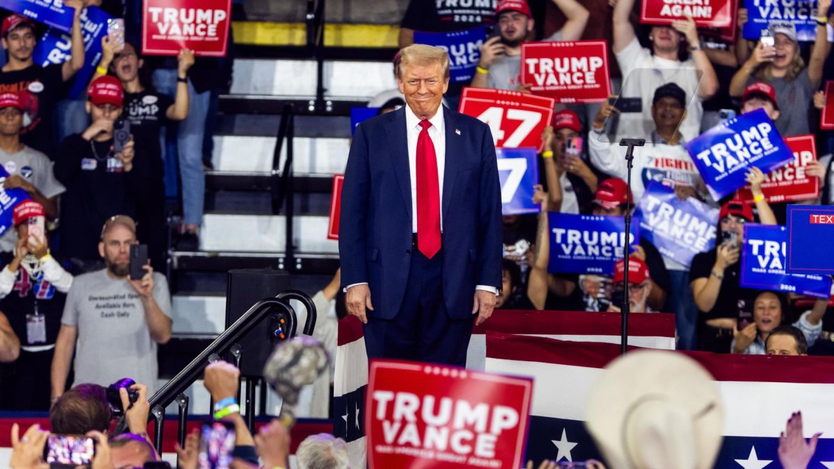 El expresidente estadounidense y actual candidato presidencial republicano Donald Trump realiza un mitin de campaña en Reading, Pensilvania, EE.UU., el 9 de octubre de 2024.