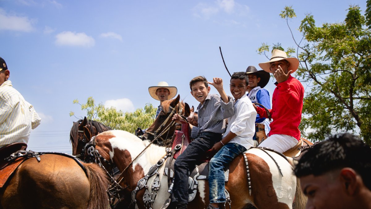 Por las fiestas de Samborondón, se organizan actividades tradicionales y culturales, como cabalgatas y rodeos montubios.