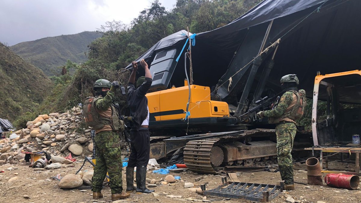 Proceso. Las operaciones militares contra minería ilegal se ejecutaron en Sigsig-río Santa Bárbara.