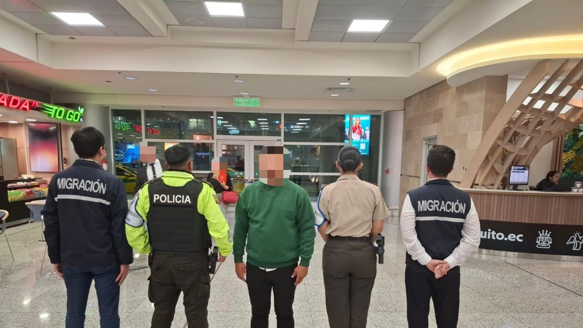 El ciudadano colombiano deportado fue escoltado por la Policía Nacional.