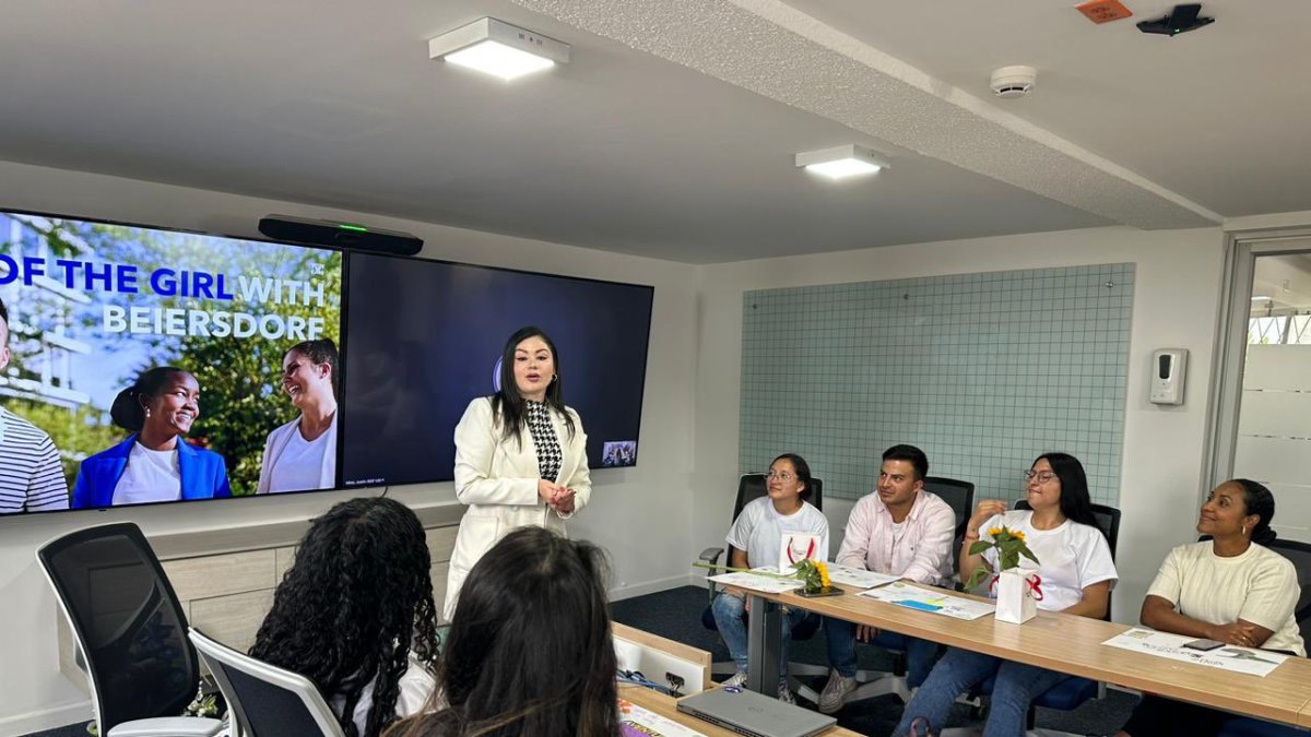 Una de las reuniones de Plan Internacional Ecuador por el Mes de la Niña.