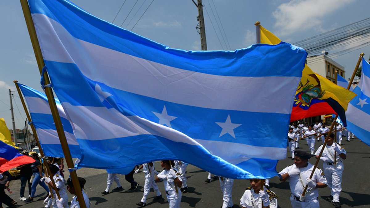 Decenas de estudiantes participarán en el desfile cívico.