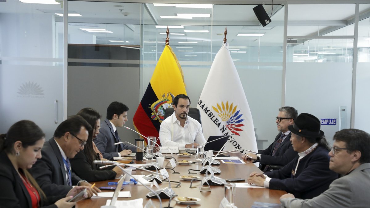 Jonathan Parra preside la mesa de Relaciones Internacionales