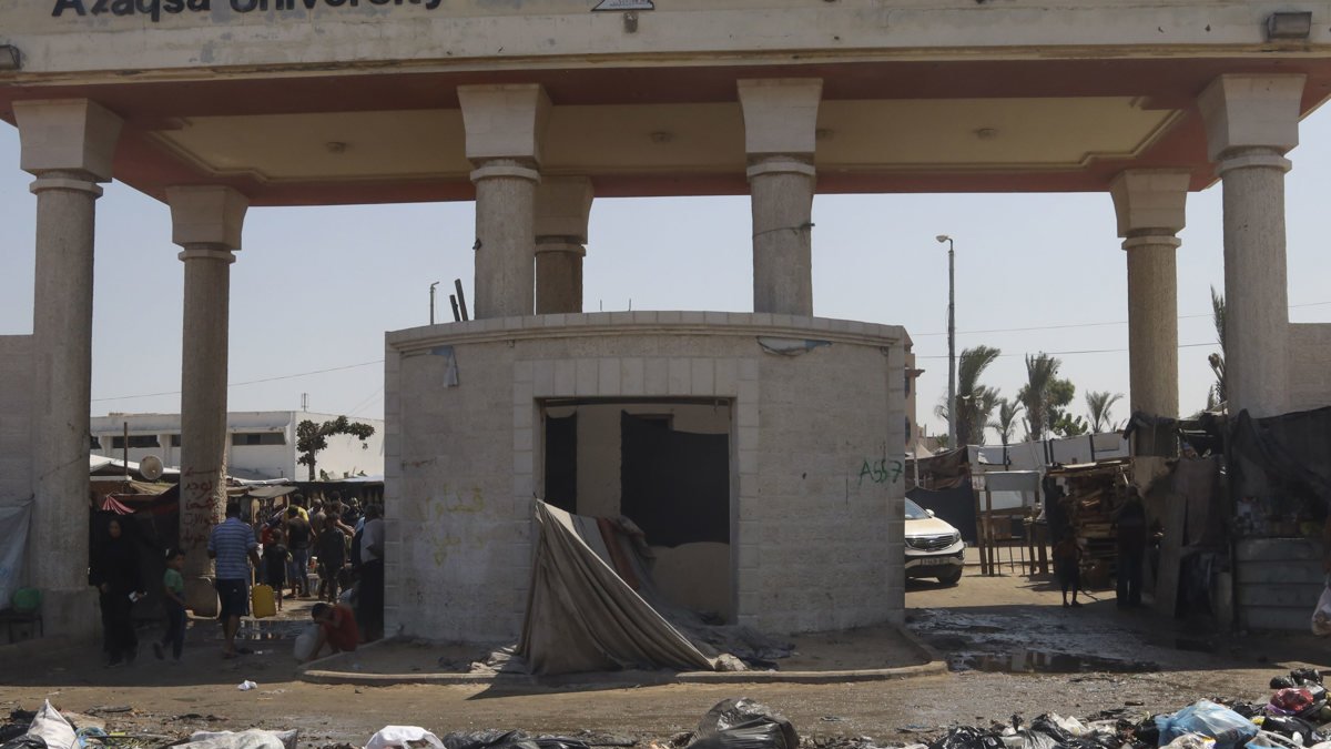 En la imagen de archivo, la basura se acumula en enormes vertederos junto a los campamentos de tiendas de campaña la Franja de Gaza.