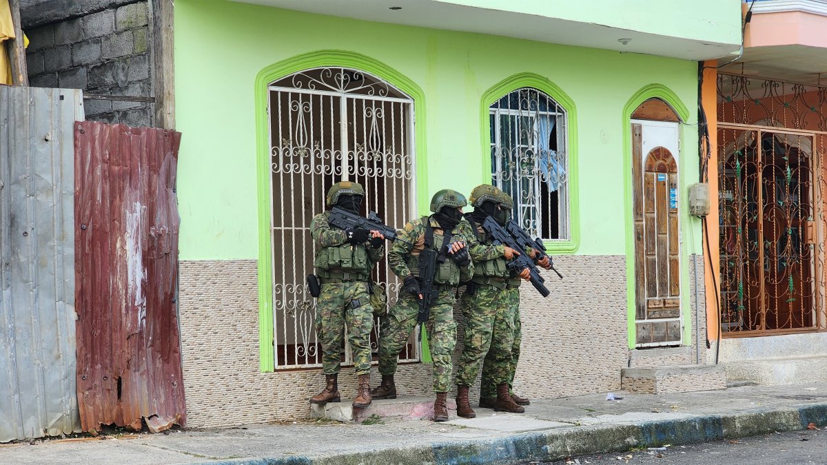 La Policía y las Fuerzas Armadas realizaron allanamientos.