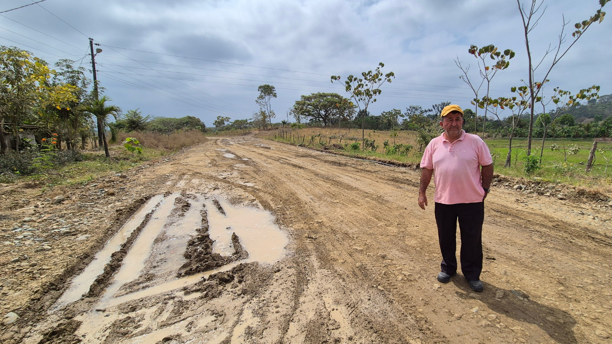 Vía que inicia en la cabecera cantonal de Balzar y conduce hacia el cantón Santa Ana permanece deteriorada.