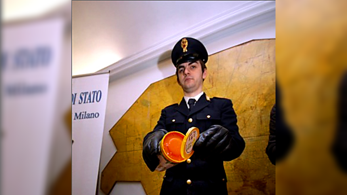 El caso se hizo público el 9 de febrero de 2012 cuando la policía italiana descubrió la droga líquida en jarros, en la valija diplomática de Ecuador.