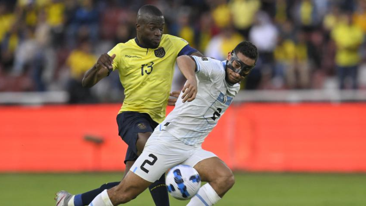 Ecuador venció 2-1 a Uruguay en el estadio Rodrigo Paz Delgado