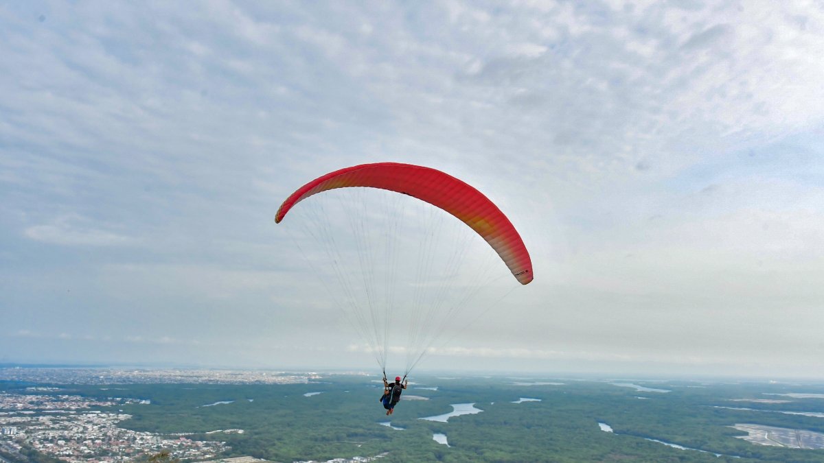 Recreación. Volar y ver la ciudad desde las alturas es una actividad que se puede realizar cualquier día, previa reserva. El costo es $ 65 sin video y $ 75 con video alta definición.