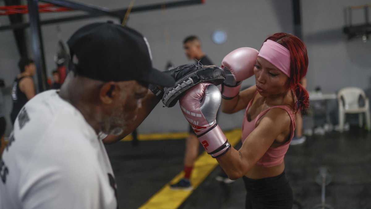 La mayoría de gimnasios de Panamá ya imparten el deporte, donde las mujeres son quienes mueven el negocio al pagar por clases.