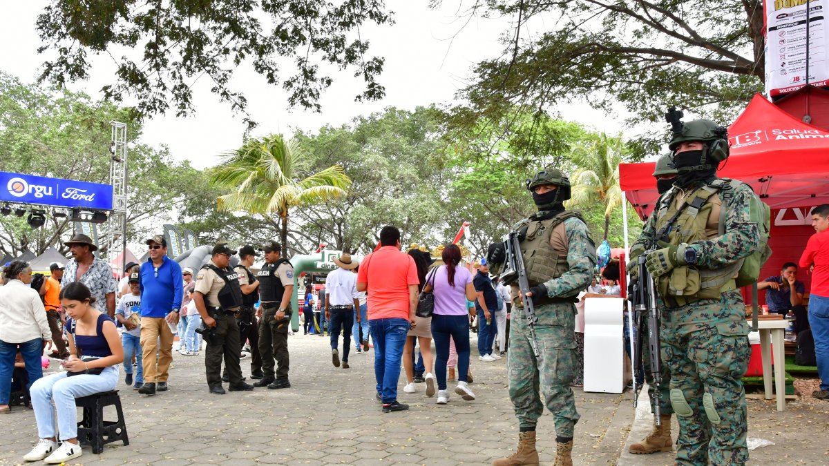 Evento. La Feria Ganadera estuvo resguardada por militares y la Policía Nacional.