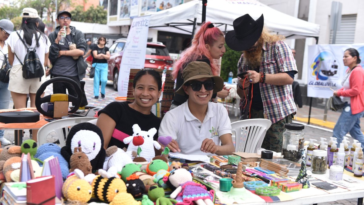 Artesanos. Variedad de productos y platillos se expusieron en la feria.