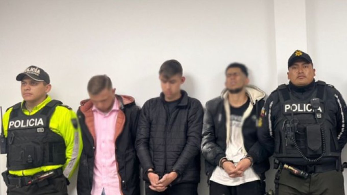 En el sector La Mariscal, tras una persecución ininterrumpida la Policía capturó a tres ciudadanos