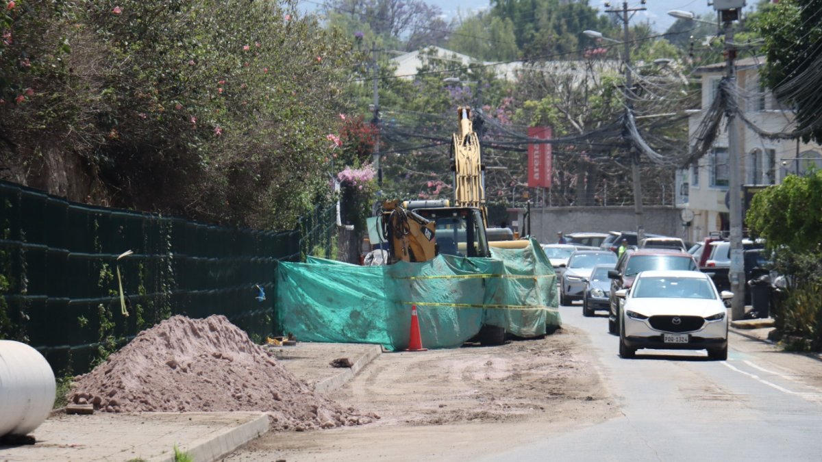 Molestia. Obras sin socialización ni planificación generan molestias y caos vehicular en horas pico en Cumbayá.