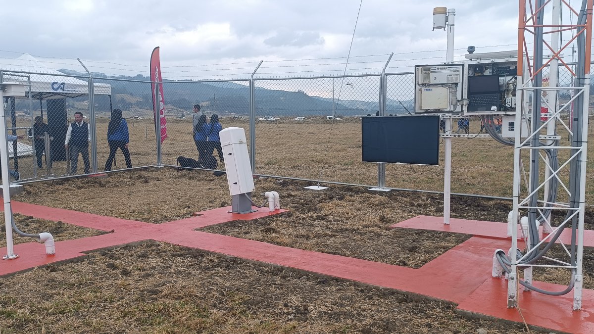 Dato. Se espera que dentro de un año estén listos los resultados preliminares con respecto al clima y demás factores de la zona donde será el nuevo aeropuerto.