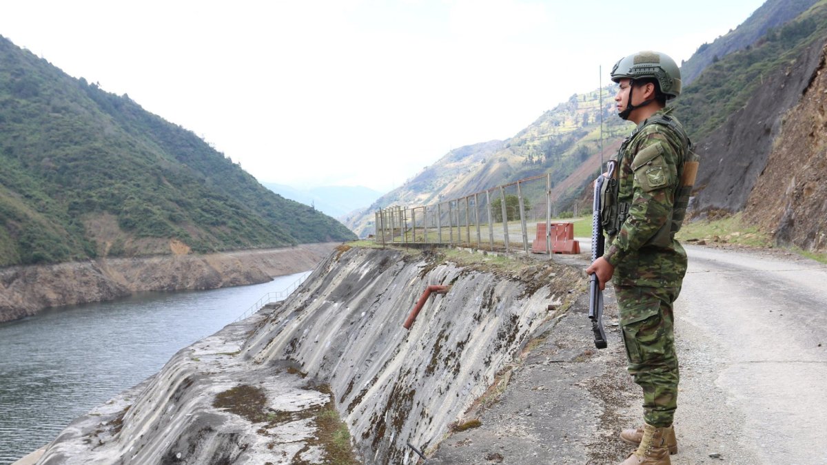 Un militar custodia Mazar en semanas pasadas.