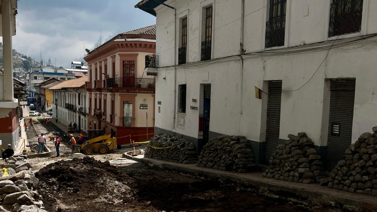 El Municipio interviene en la calle Benalcázar para darle una imagen diferente, con veredas más amplias.