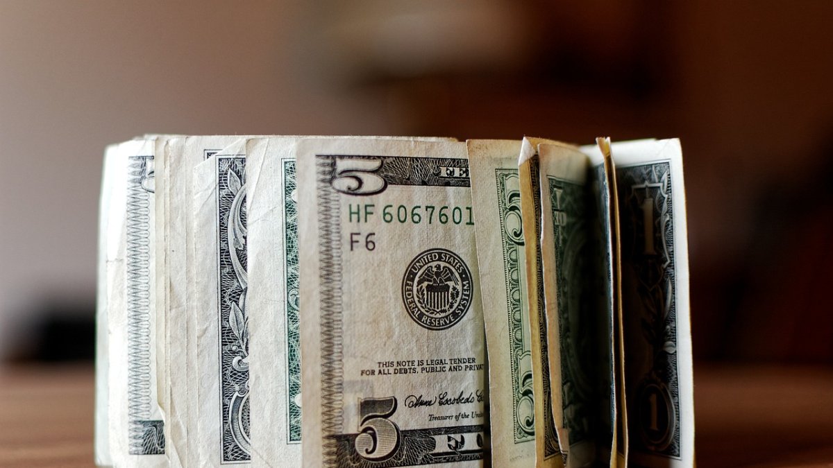 Todo trabajador en relación de dependencia tiene derecho a recibir el décimo tercer sueldo.