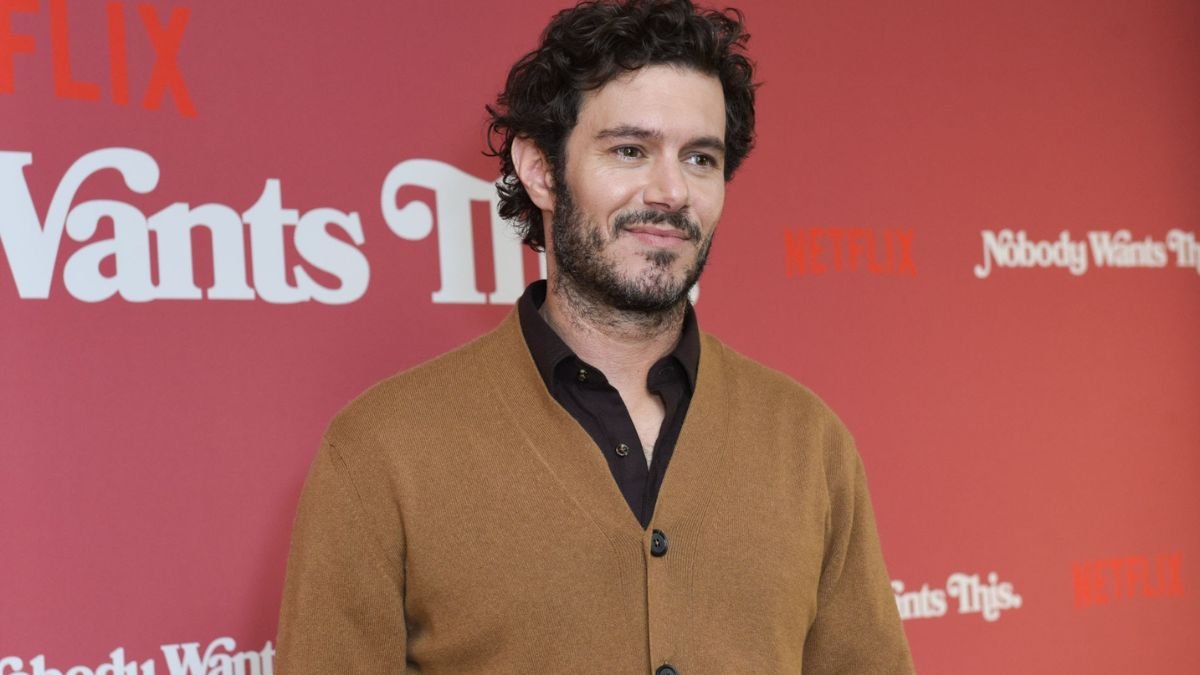 Adam Brody en la presentación de la serie 'Nadie quiere esto', el 18 de septiembre de 2024 en Los Ángeles.