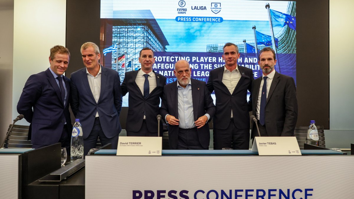 LaLiga con su presidente Javier Tebas (c) durante la reunión con más directivos de ligas europeas y la Federación Internacional de Futbolistas Profesionales (FIFPro).