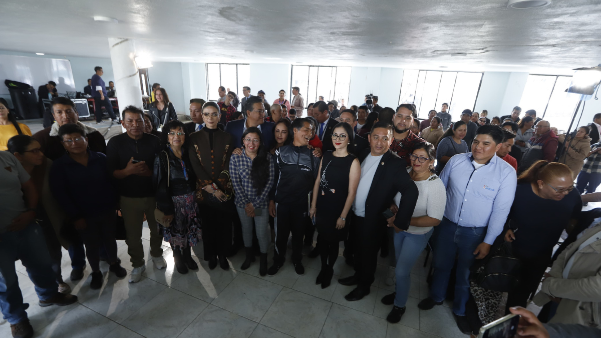 Jhajaira Urresta y sus coidearios de la RC, Jhajaira Urresta y Franklin Samaniego, en Turubamba, sur de Quito.