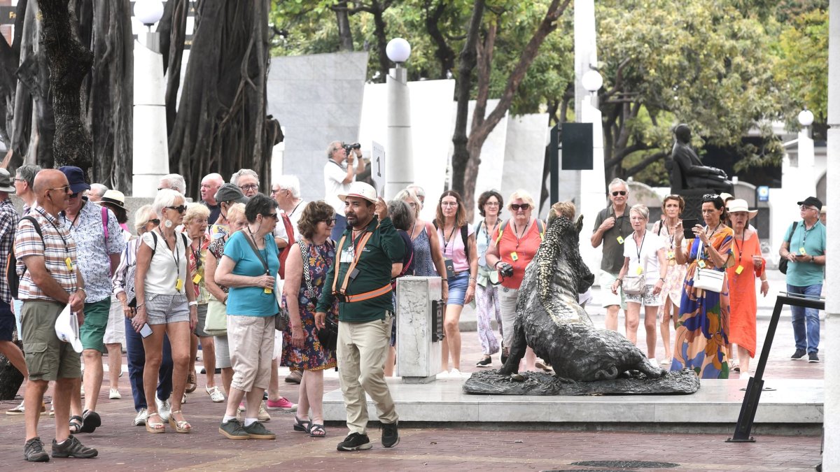 El arribo de los turistas marca el inicio de la temporada de cruceros en la ciudad.