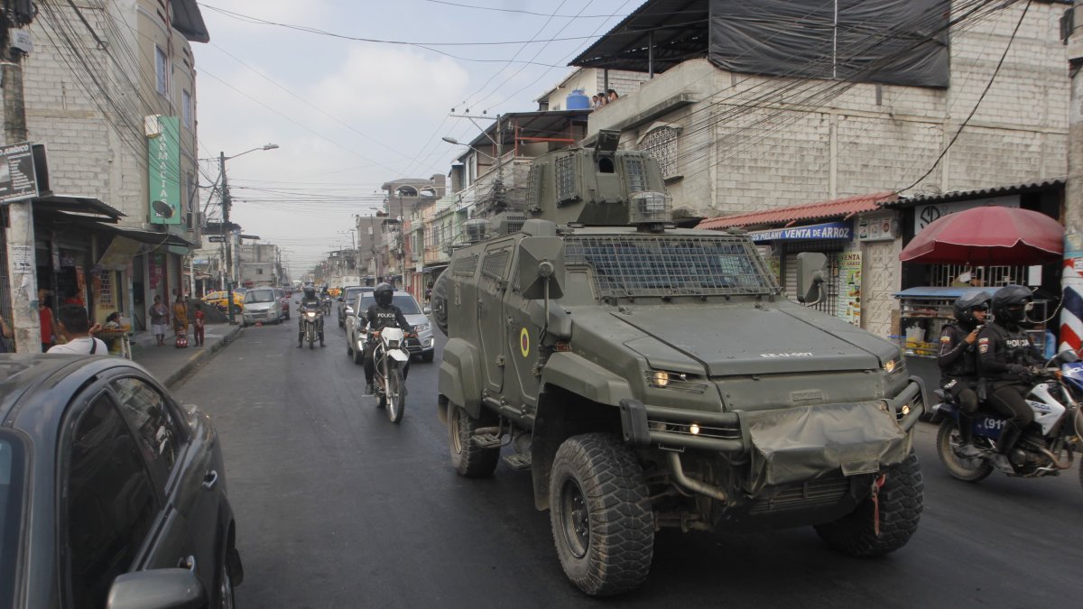 Se usaron tanquetas para realizar el mega operativo en Durán