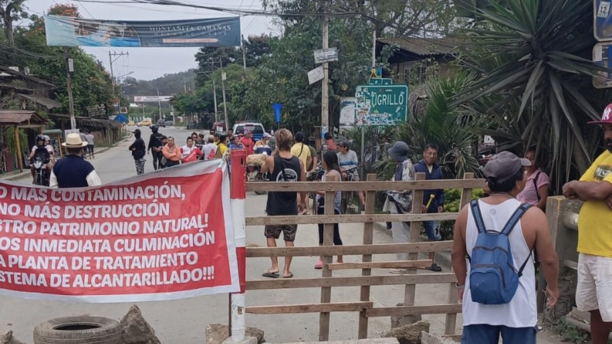 Los comuneros salieron a reclamar en las calles de Montañita