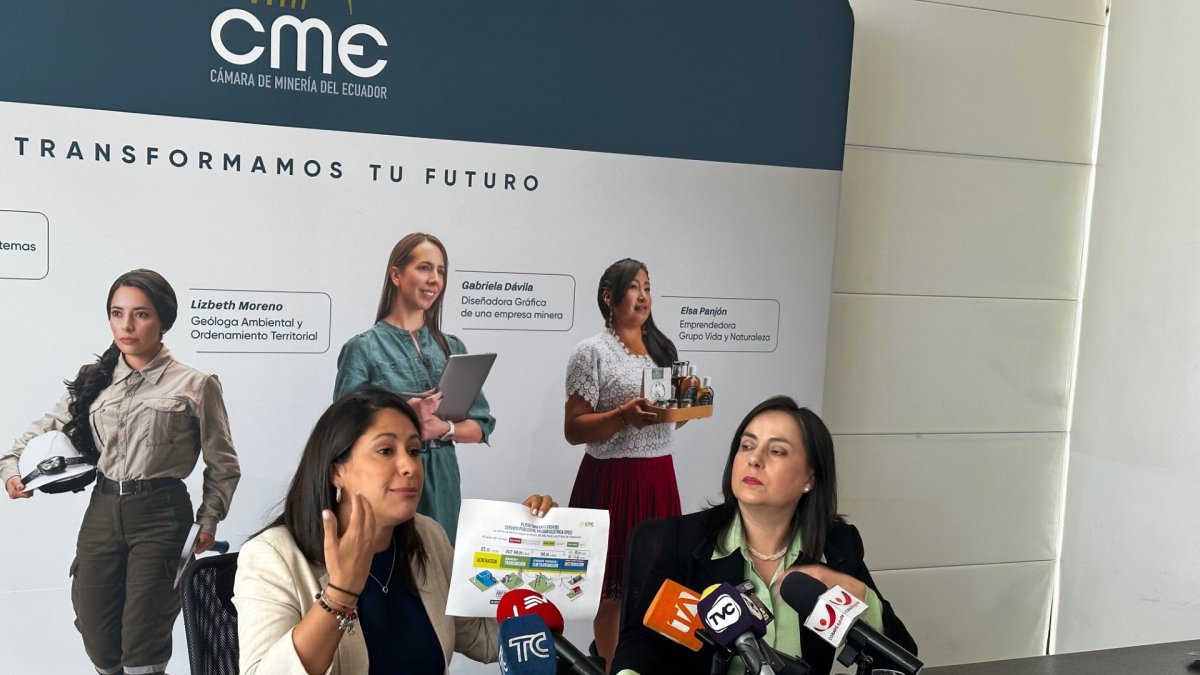 Carolina Orozco y María Eulalia SIlva de la Cámara de Minería del Ecuador.