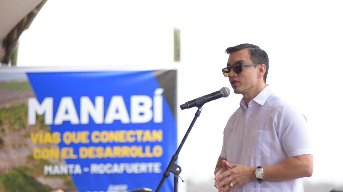 El presidente de la República, Daniel Noboa, habló durante un recorrido de obra en la vía Manta - Rocafuerte, en Manabí, la mañana de este miércoles 16 de octubre.