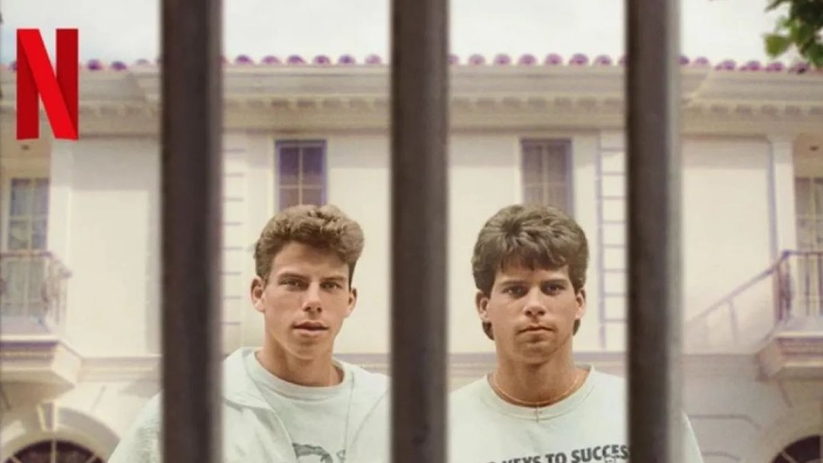 La historia de los hermanos Menéndes llama tanto la atención que, además de la serie y varios documentales, ahora hay un pódcast con entrevistas a los protagonistas.