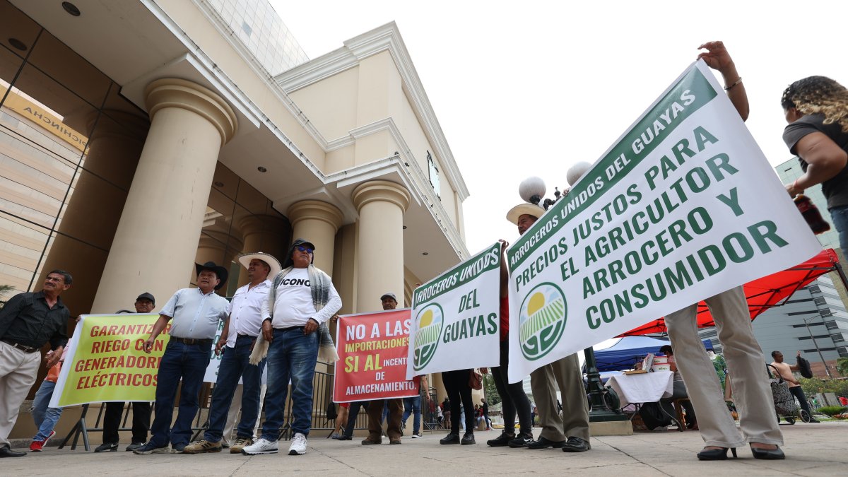Medida. El plantón de los productores de arroz del pasado martes.