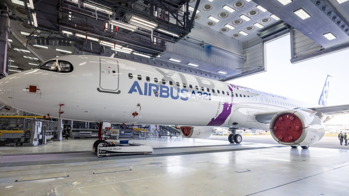 Nave. Uno de los aviones Airbus.