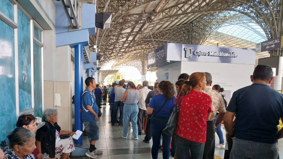 En puntos como la Terminar Río Daule el tiempo de espera es superior a una hora.