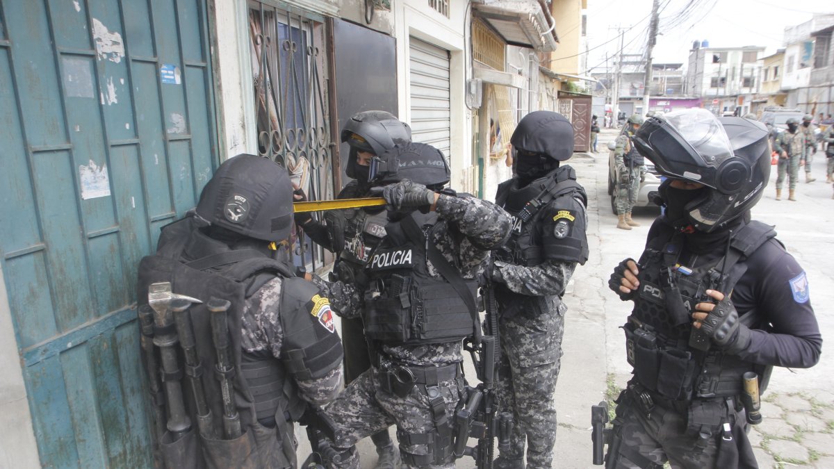 Intervención. Desde enero de 2024, se ha declarado en Ecuador un conflicto interno armado y las fuerzas del orden deben trabajar en conjunto (foto referencial).