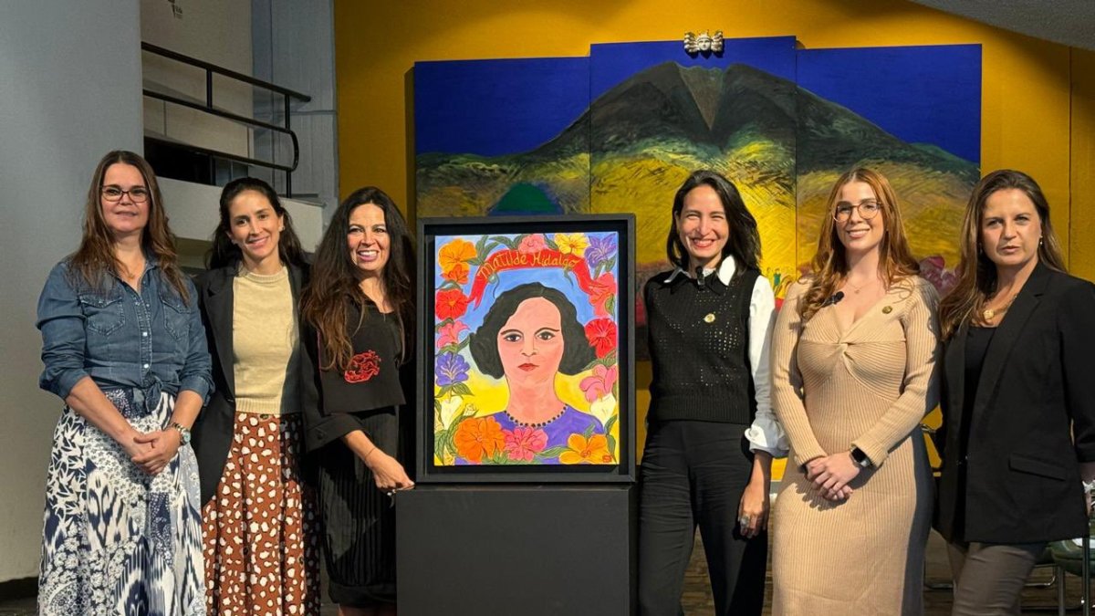 El retrato de Matilde Hidalgo entregado a la OEA.