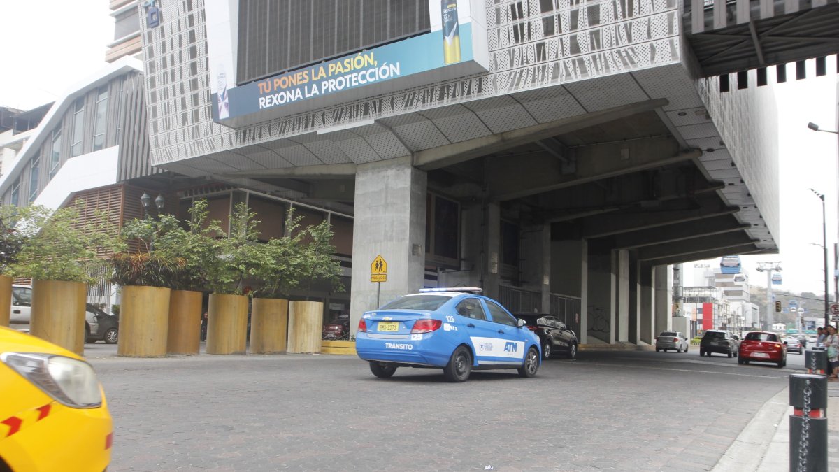 En las calles 9 de Octubre y Quito fue asesinado el hombre.