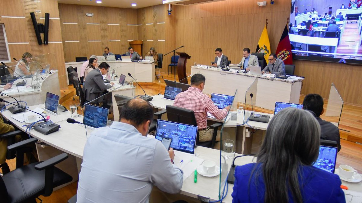 El Concejo Metropolitano de Quito aprueba resolución para tratar evitar la cantonización de las 10 parroquias.