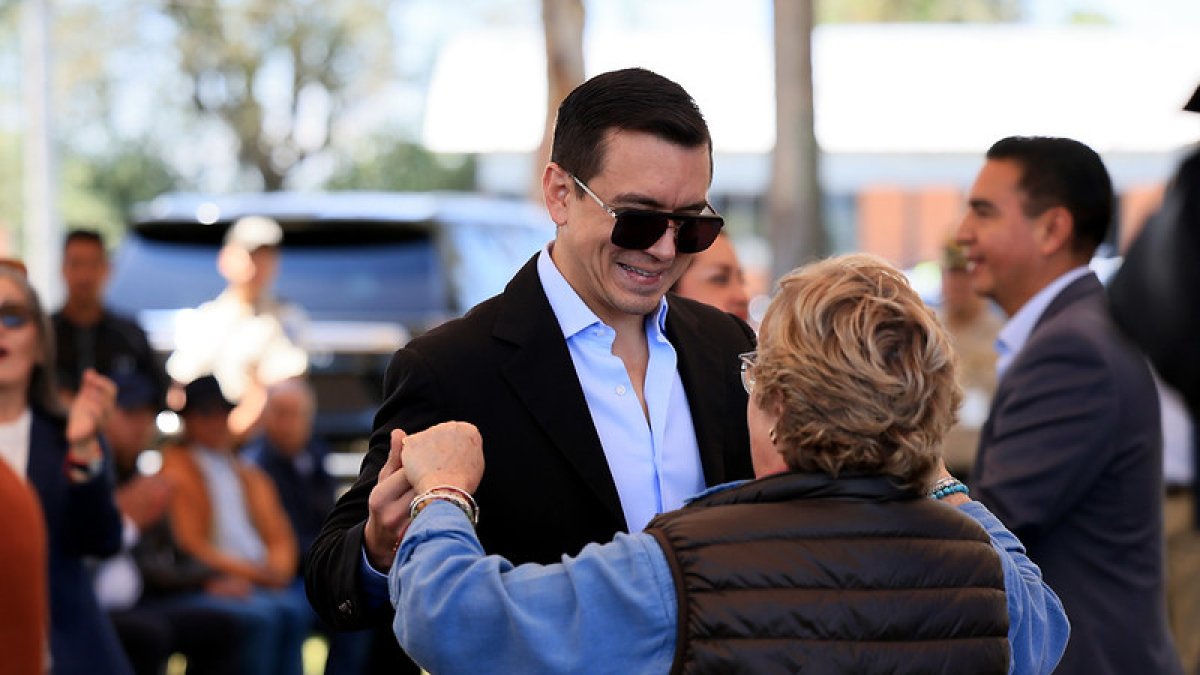 Daniel Noboa en un encuentro con agroproductores.