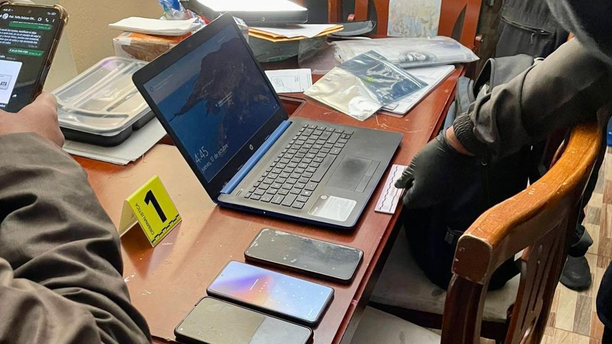 La Fiscalía y la Policía realizaron allanamientos y recogieron evidencias este 17 de octubre de 2024.