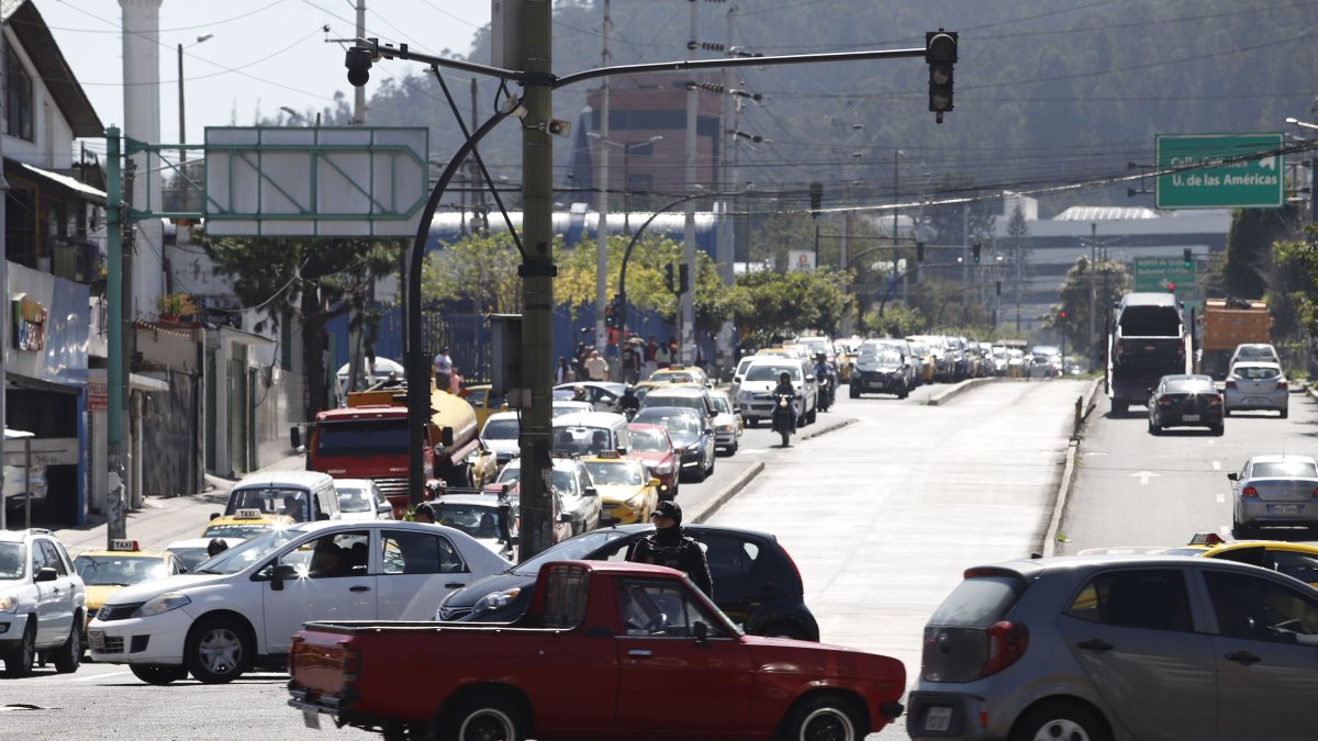 El sistema de restricción vehicular funciona en la capital de lunes a viernes en dos horarios.