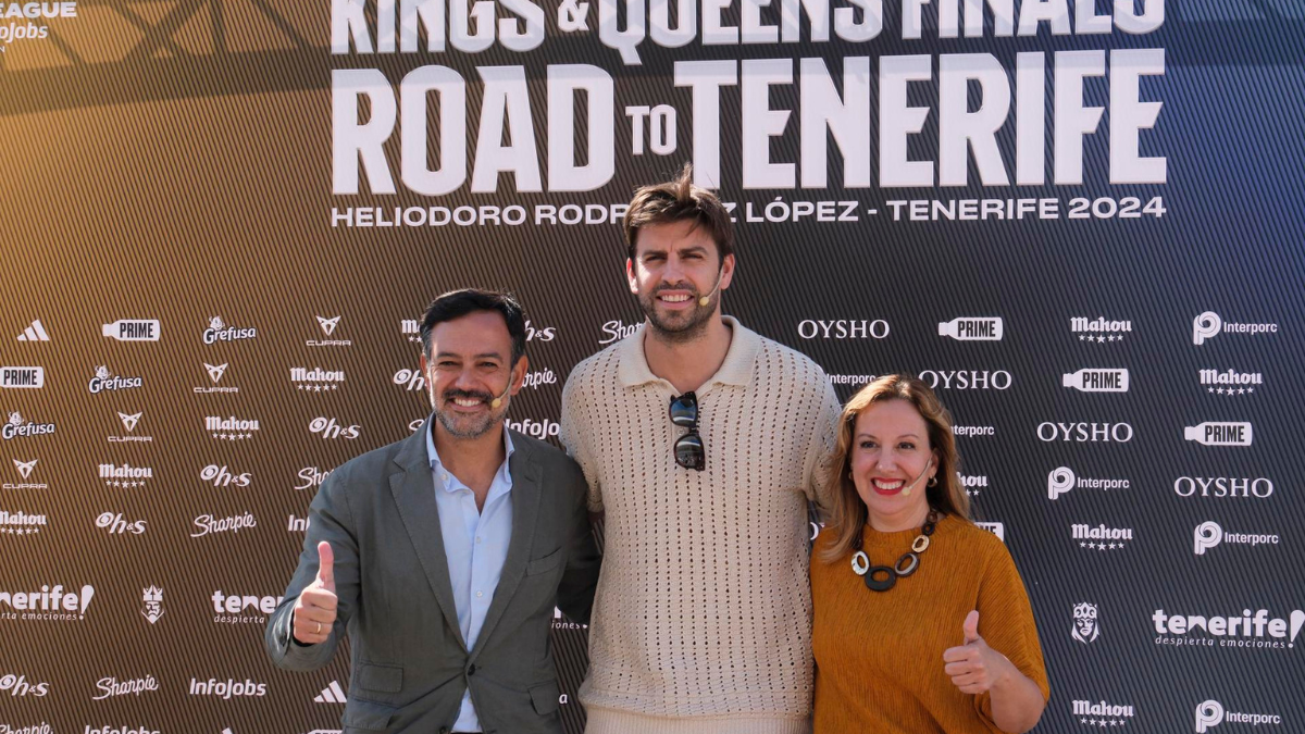 El exfutbolista Gerard Piqué (c), la presidenta del Cabildo de Tenerife, Rosa Dávila (d), y el vicepresidente, Lope Afonso (i), presentaron este jueves en Santa Cruz de Tenerife las finales de la Kings & Queens League, que tendrá lugar en Tenerife.
