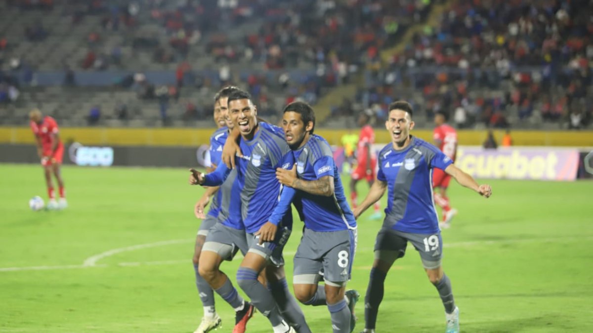 Luis Fernando León será titular en el choque de Emelec ante Barcelona.