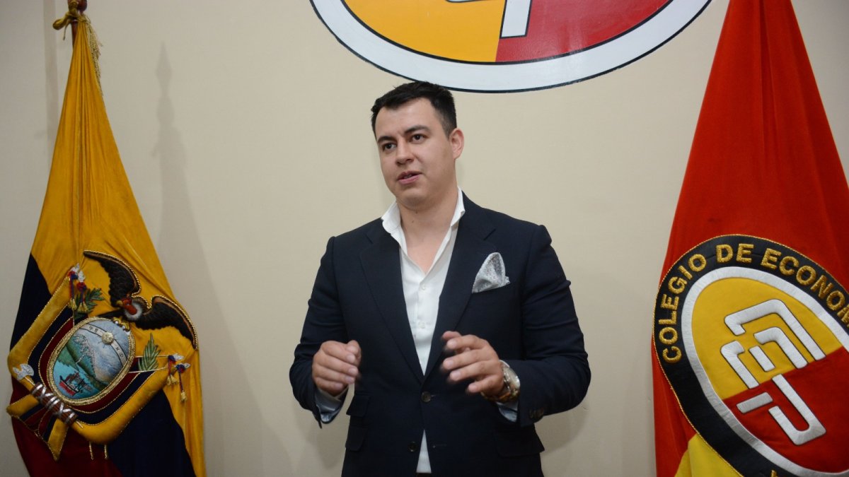 Juan Carlos Salvador, presidente del Colegio de Economistas de Pichincha.